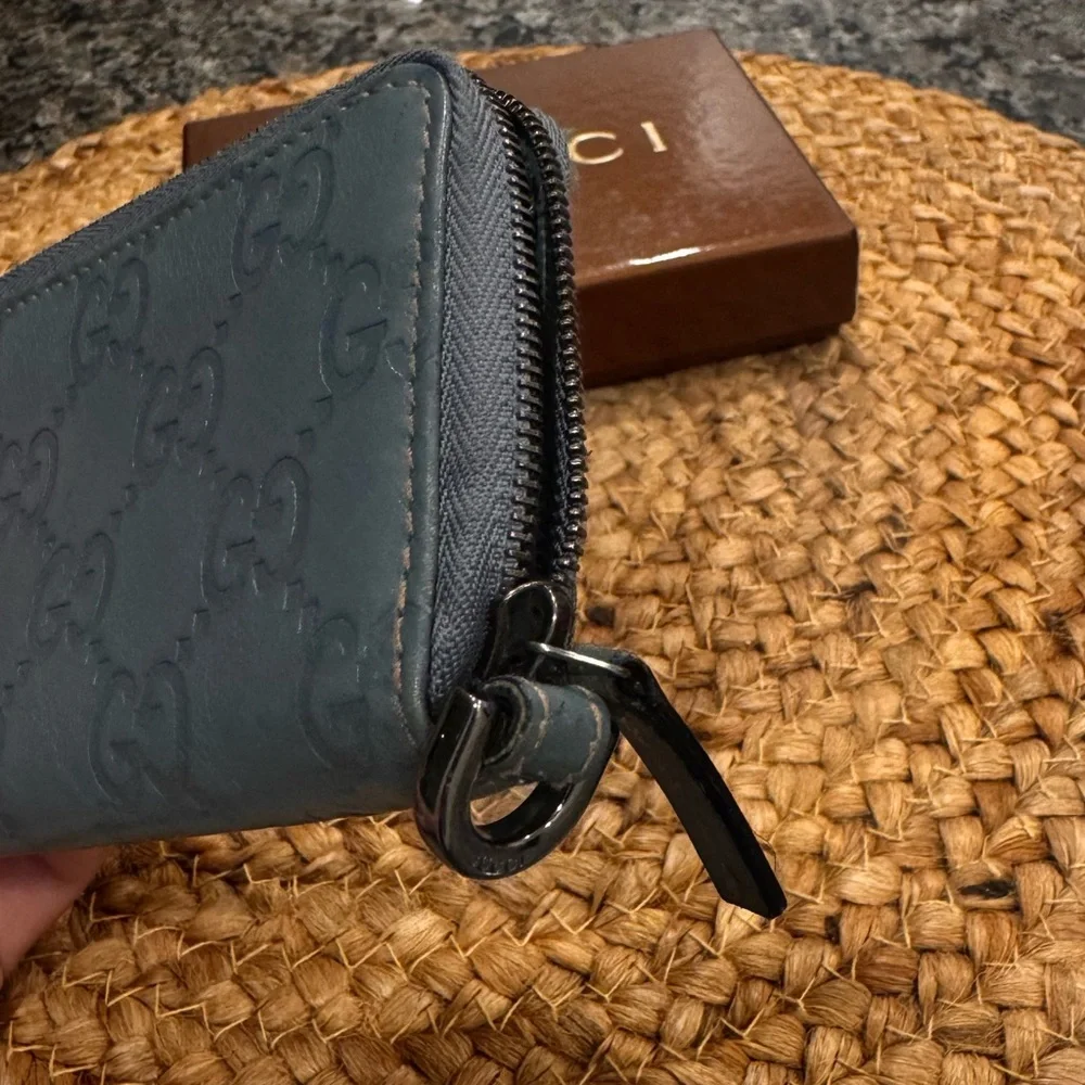 Gucci Black Embossed GG Zip Card Holder - Picture 12 of 14